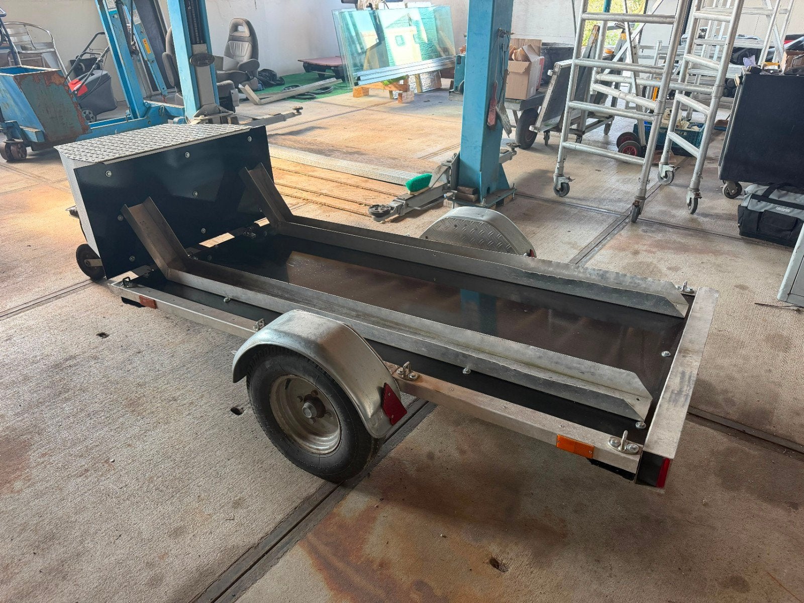 Motorfietsaanhanger met opbergbox, Ophalen, Zo goed als nieuw