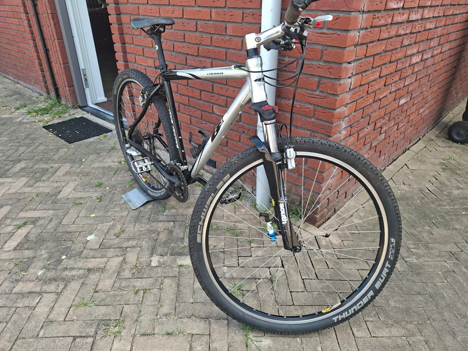 Be One Cikara Mountaibike met helm gebruikt, Fietsen en Brommers, Hardtail, Velgrem, Zo goed als nieuw, 53 tot 57 cm
