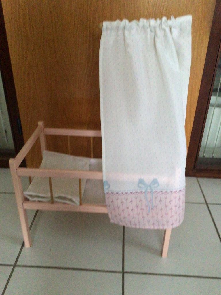 Grote poppenwieg, poppenbed, hout met hemeltje, Kinderen en Baby's, Speelgoed | Poppen, Ophalen, Zo goed als nieuw, Babypop