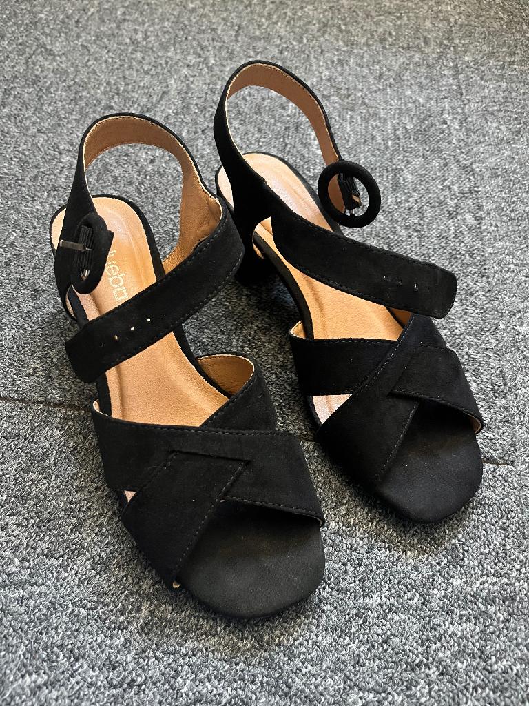 Sandalen met lage hak, Blue Box, Zwart, Zo goed als nieuw, Sandalen of Muiltjes