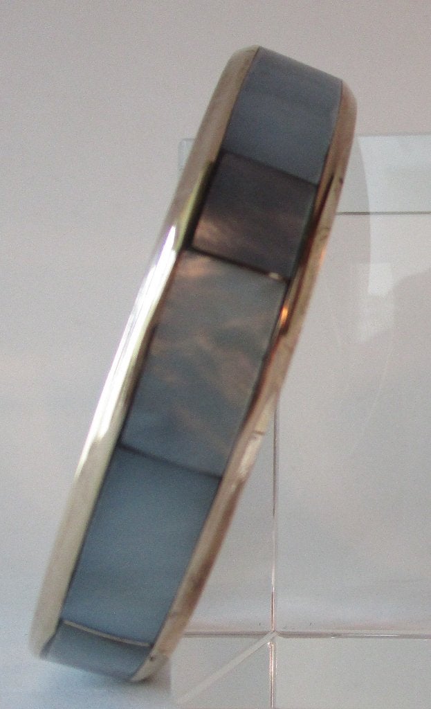 Armband AP01-2-: Blauw Parelmoer-Ø6,7 cm. binnenmaat – NIEUW, Verzenden, Nieuw, Blauw, Staal