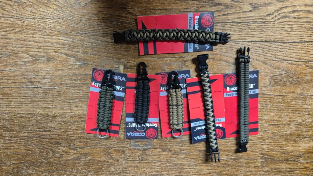 Paracord Armbanden en Sleutelhangers - Nieuw, Ophalen of Verzenden, Nieuw, Overige kleuren, Overige materialen