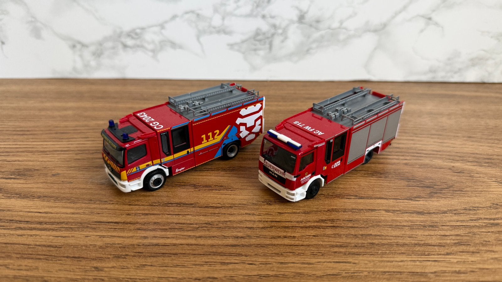 2x Herpa Brandweer MAN TGA Mercedes Benxz Atego 1:87 1/87, Ophalen of Verzenden, Zo goed als nieuw, Bus of Vrachtwagen, Herpa