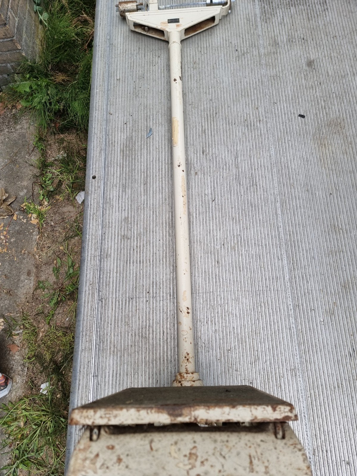 Oude industriële weegschaal - Vintage weegtoestel, Doe-het-zelf en Verbouw, Weegschalen, Ophalen, Gebruikt