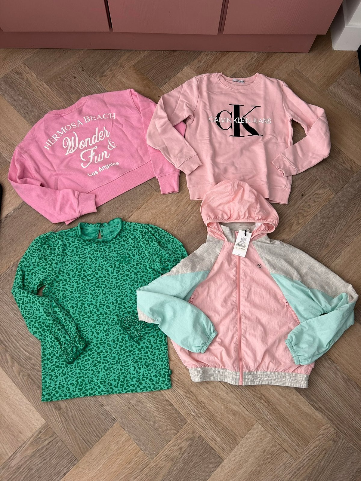 Nieuw CK jas t.w.v 120,-, blouse , 2 sweaters mt152, Ophalen of Verzenden, Nieuw