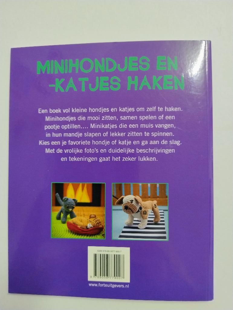 Haakboek 5 Minihondjes en katjes haken, Hobby en Vrije tijd, Breien en Haken, Ophalen of Verzenden, Zo goed als nieuw, Haken, Patroon of Boek