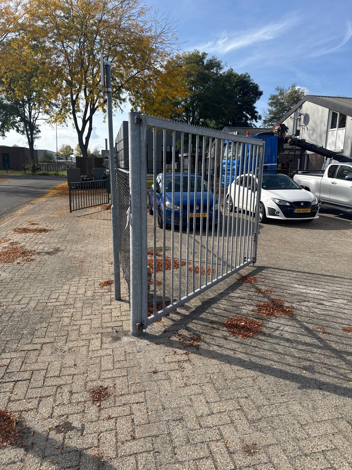 Stalen poort 6m met hekwerk (totaal 17m), Ophalen, Met poort, Gebruikt, Spijlenhekwerk