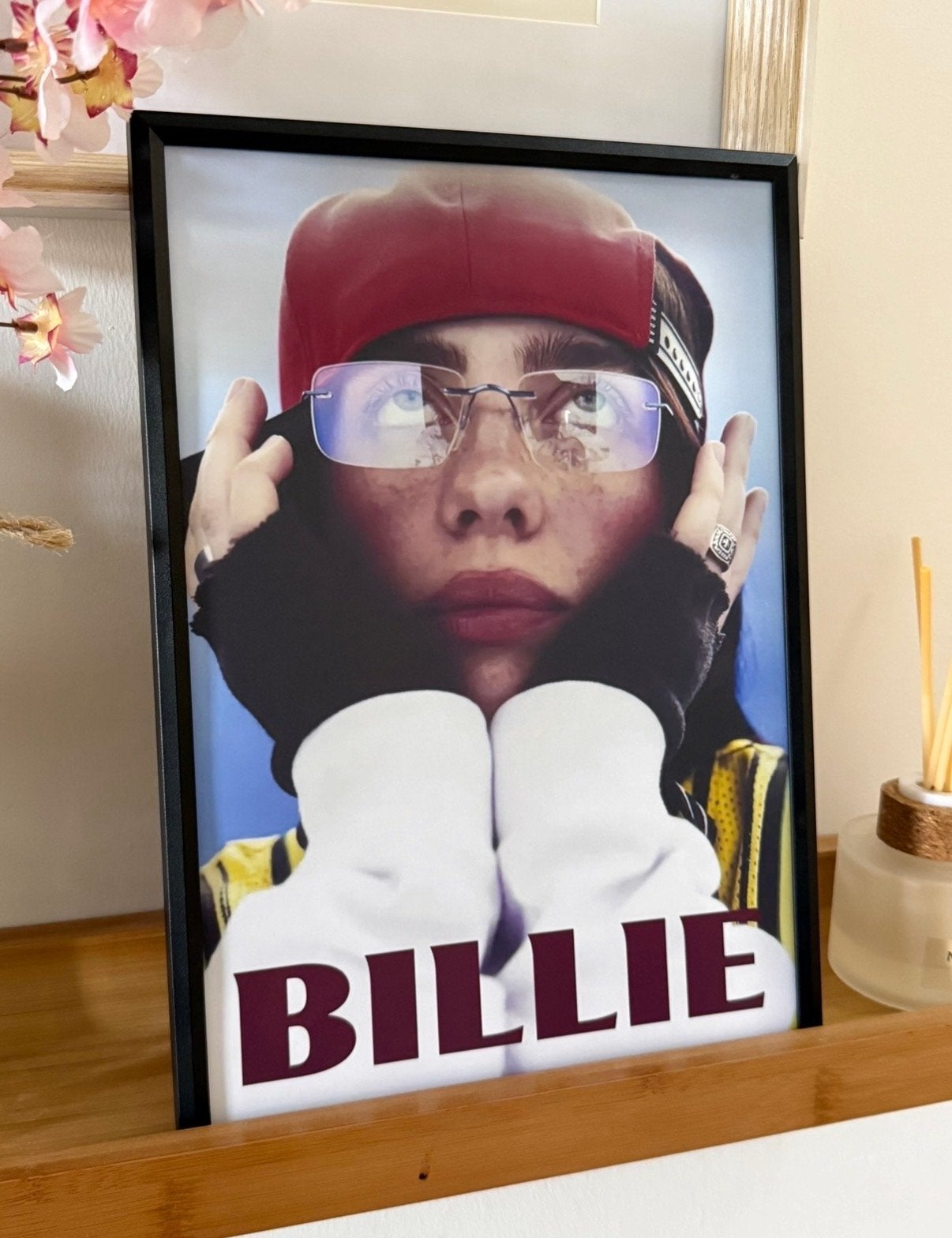 Billie Eilish ingelijste poster - A4 (21 x 30cm), Minder dan 50 cm, Nieuw, Ophalen of Verzenden, Foto of Poster