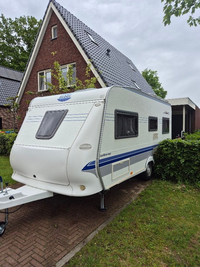 Nette Hobby Excellent Easy 495 – Frans bed – Vakantieklaar!, Caravans en Kamperen, Caravans, Rondzit, Hobby, Frans bed, Ringverwarming
