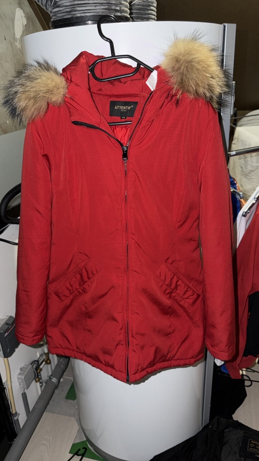 Winterjas in kleur rood met afneembare echte bontkraag, Ophalen of Verzenden, Zo goed als nieuw, Maat 38/40 (M), Rood