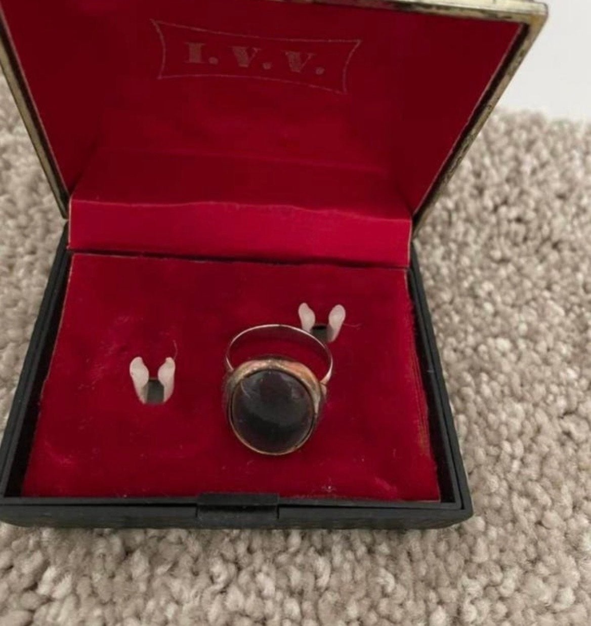 ring met donkere steen, Overige materialen, Gebruikt, Overige kleuren, Ophalen of Verzenden