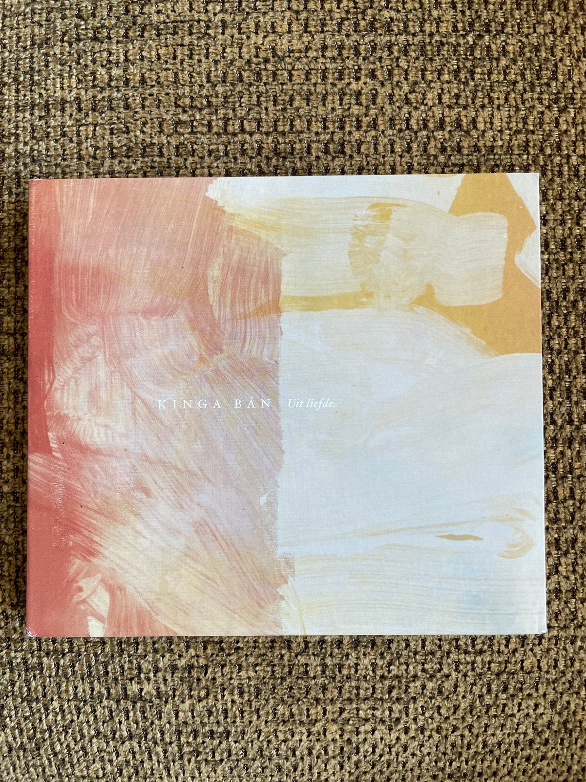 Kinga Bán - Uit Liefde cd, Cd's en Dvd's, Cd's | Overige Cd's, Zo goed als nieuw, Album, Inclusief boekje, Ophalen of Verzenden