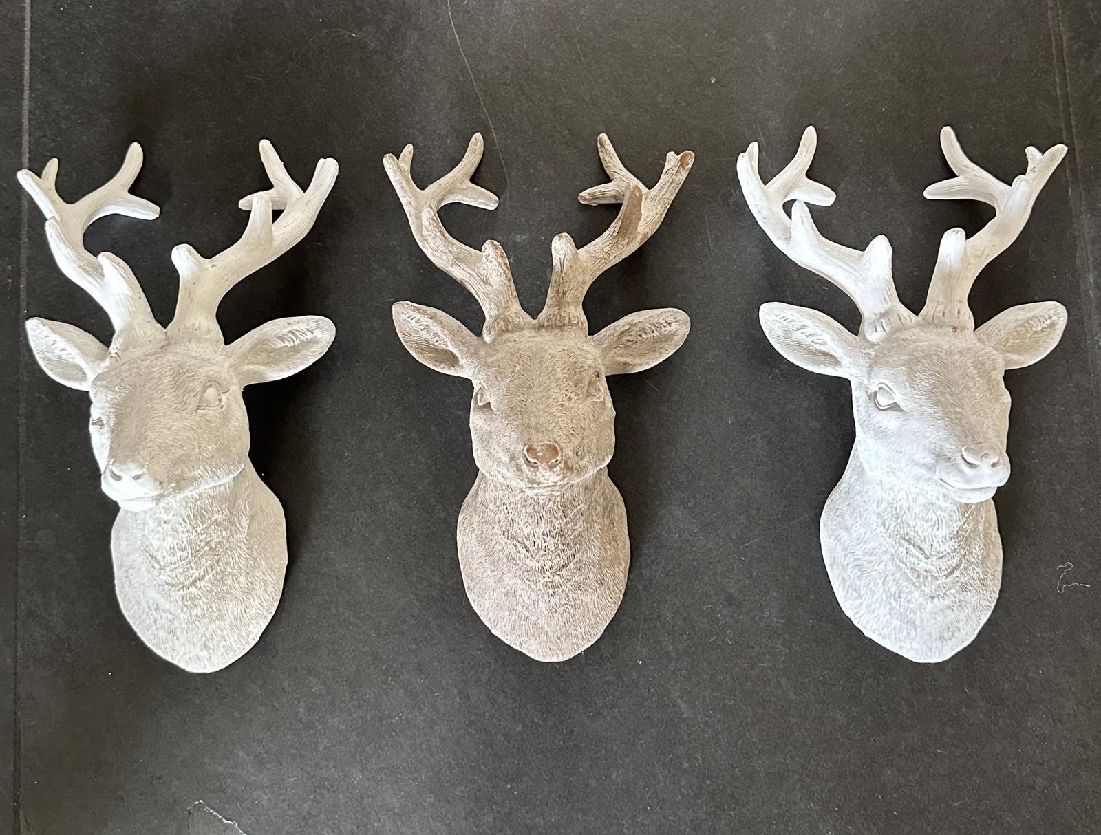 Wanddecoratie hertenkopjes, 2 witte en 1 taupe beschikbaar, Ophalen, Wandsculptuur, Zo goed als nieuw, Wit