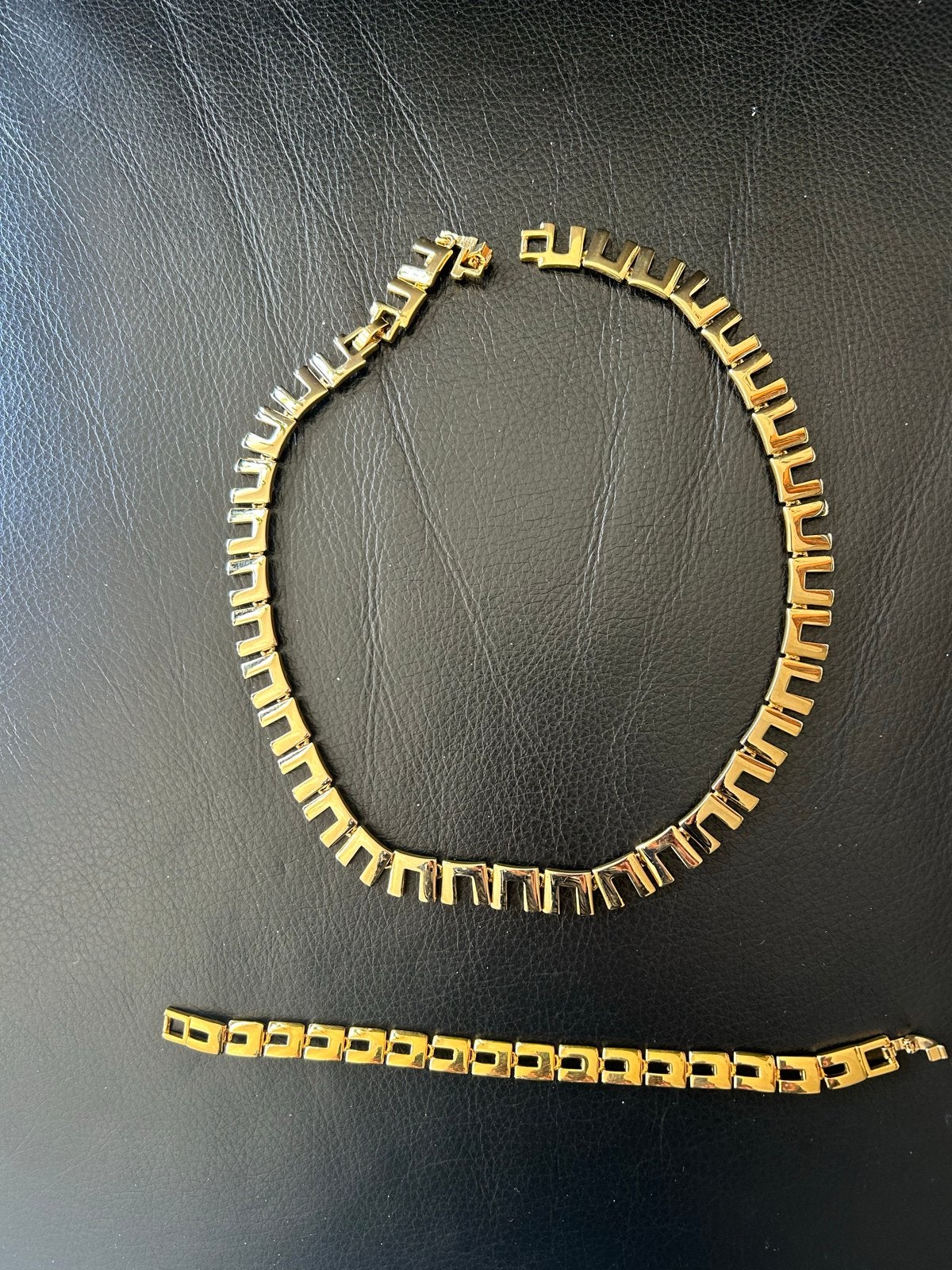 Goudkleurige ketting en armband set, Sieraden, Tassen en Uiterlijk, Kettingen, Ophalen of Verzenden, Gebruikt, Goud, Overige materialen