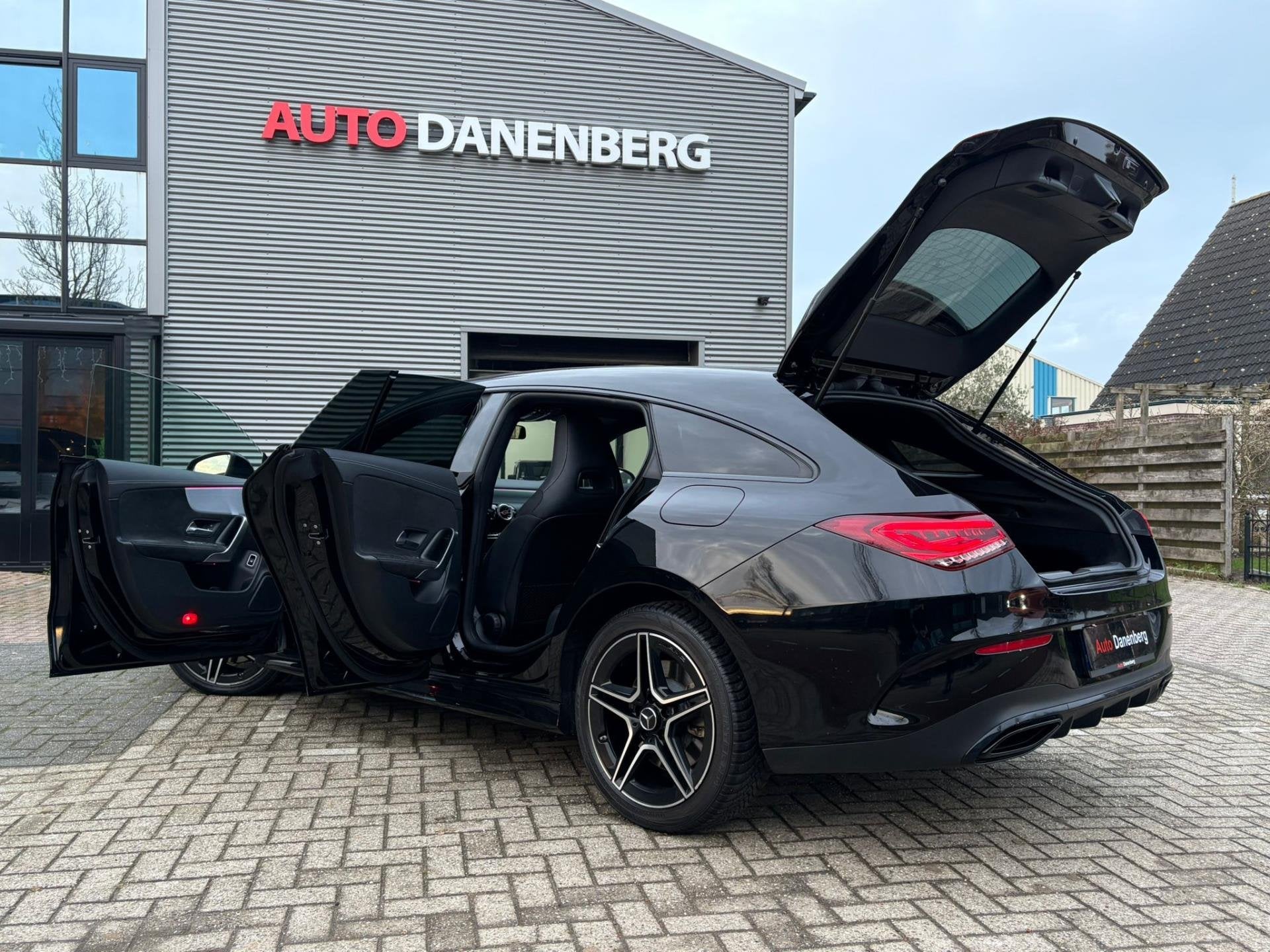 Mercedes-Benz CLA-klasse Shooting Brake 250 e plug-in AMG BL, Auto's, 4 cilinders, Leder en Stof, Zwart, Hybride Elektrisch/Benzine