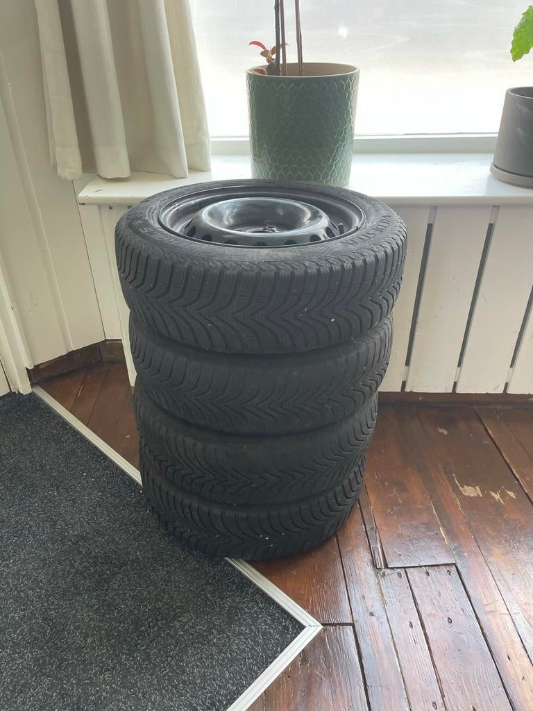 165/65 r14 velgenset winterbanden voor Renault Twingo (2010), Auto-onderdelen, Ophalen, 14 inch, Gebruikt, Banden en Velgen