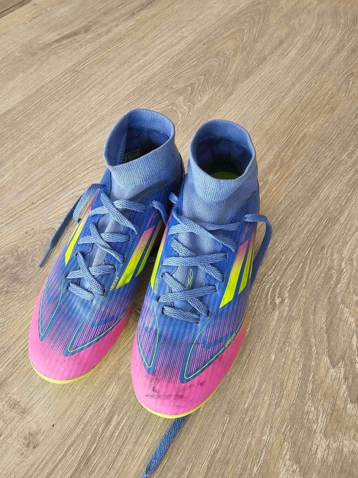 Adidas F50 voetbalschoenen - 5 keer gedrag - maat 34, Maat XS of kleiner, Ophalen, Zo goed als nieuw, Schoenen