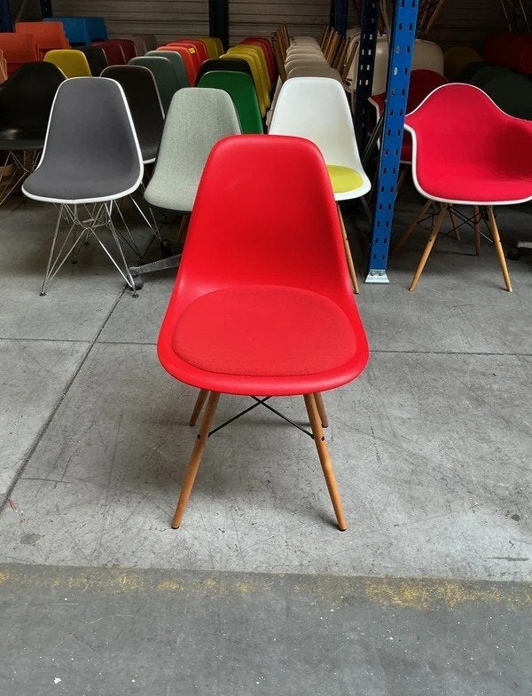 Vitra Eames Plastic Chair DSW | Eetkamerstoel | Rood, Huis en Inrichting, Gebruikt, -, Ophalen of Verzenden, Rood