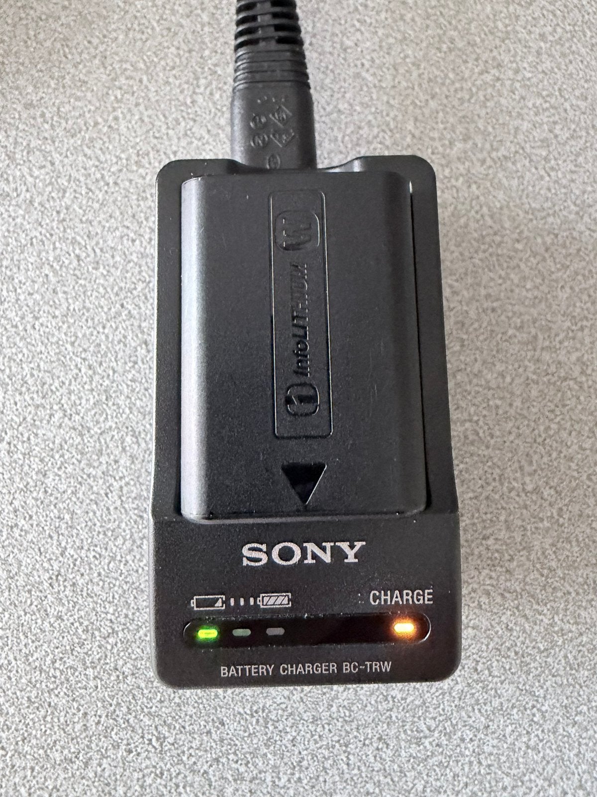 Sony BC-TRW acculader met twee Sony NP-FW50 accu’s, Ophalen, Zo goed als nieuw