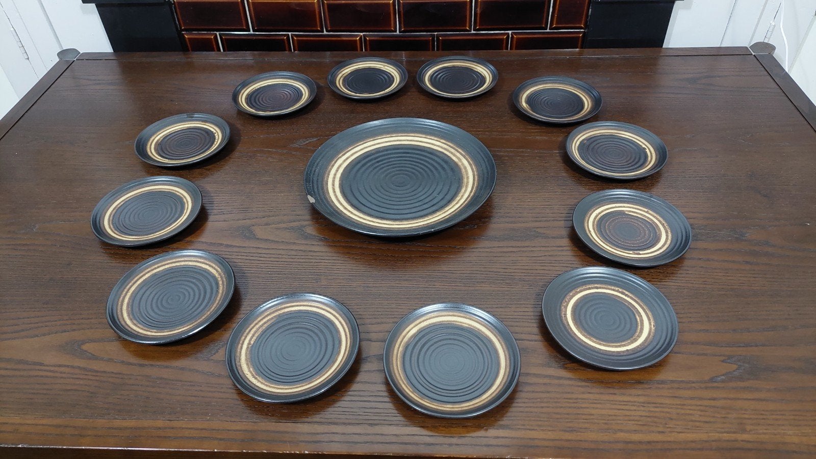 Gebakset. gebaksborden 1 grote (28 cm) en 12 kleine (15 cm), Huis en Inrichting, Keuken | Servies, Gebruikt, Keramiek, Vintage