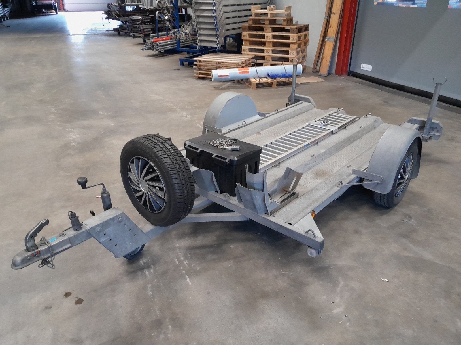 BCW fabrieks verlaagde motortrailer geschikt voor 3 motoren, Ophalen, Gebruikt