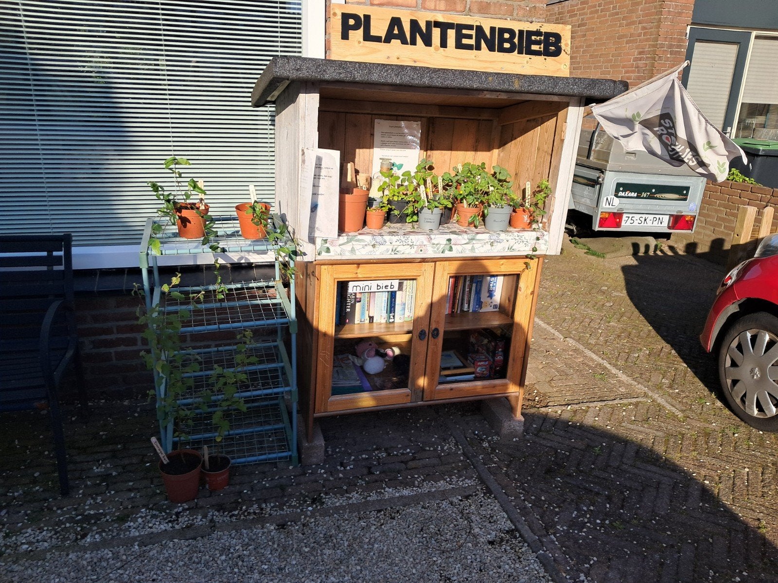 Heel veel boeken in de minibieb,en tuintijdschriften, Ophalen
