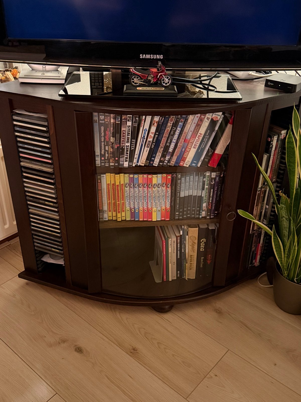 Hoekkast met opbergruimte voor CD's/DVD's, Ophalen, Gebruikt