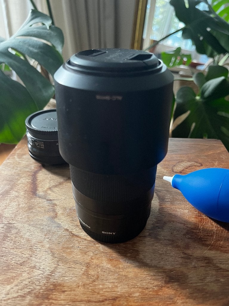 Sony E 55-210mm f/4.5-6.3 OSS telelens + zonnekap, Sony E-mount, Sony, Zonnekap, Zo goed als nieuw