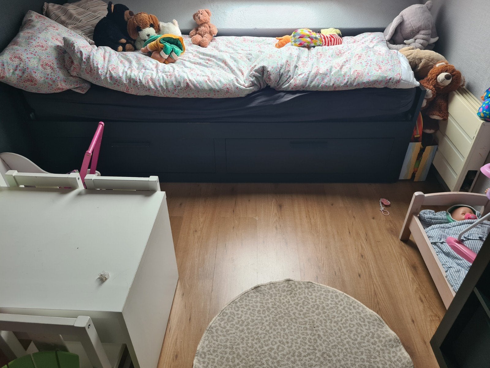 te koop z.g.a.n. zwarte Ikea Brimnes bedbank + 2 mateassen, Ophalen, Zwart, Tweepersoons, 80 cm