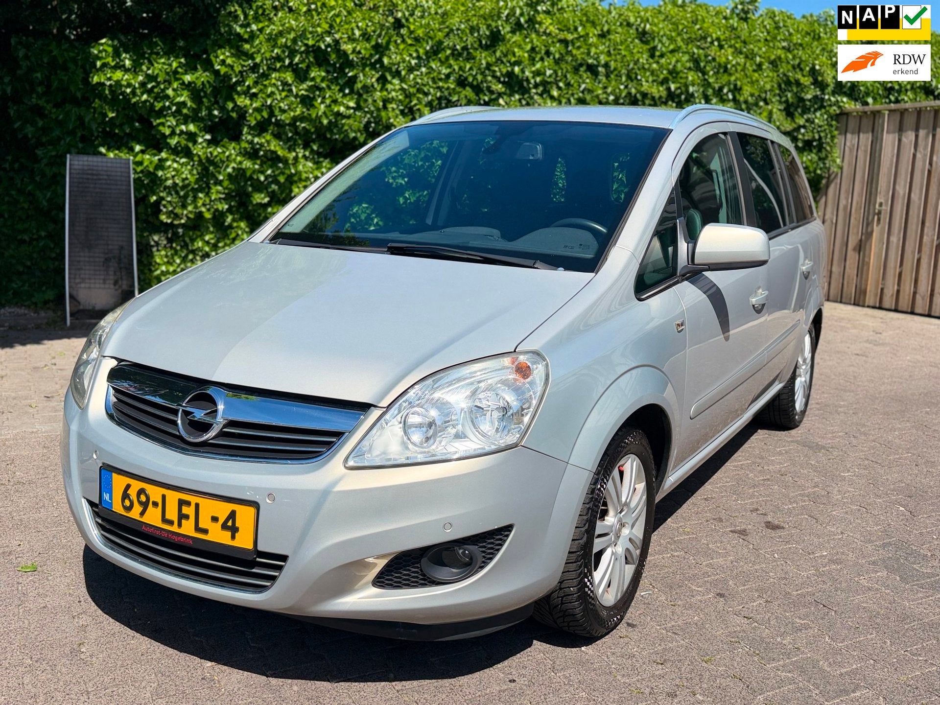 Opel Zafira 1.8 Cosmo/7Pers/Nieuwekoppelingset, Voorwielaandrijving, Gebruikt, 4 cilinders, Beige