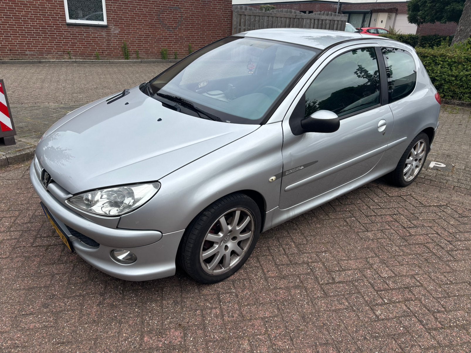 Peugeot 206 1.6 16V Gentry 3D 2005 Grijs  (lees advertentie), Voorwielaandrijving, 15 km/l, 40 €/maand, 988 kg