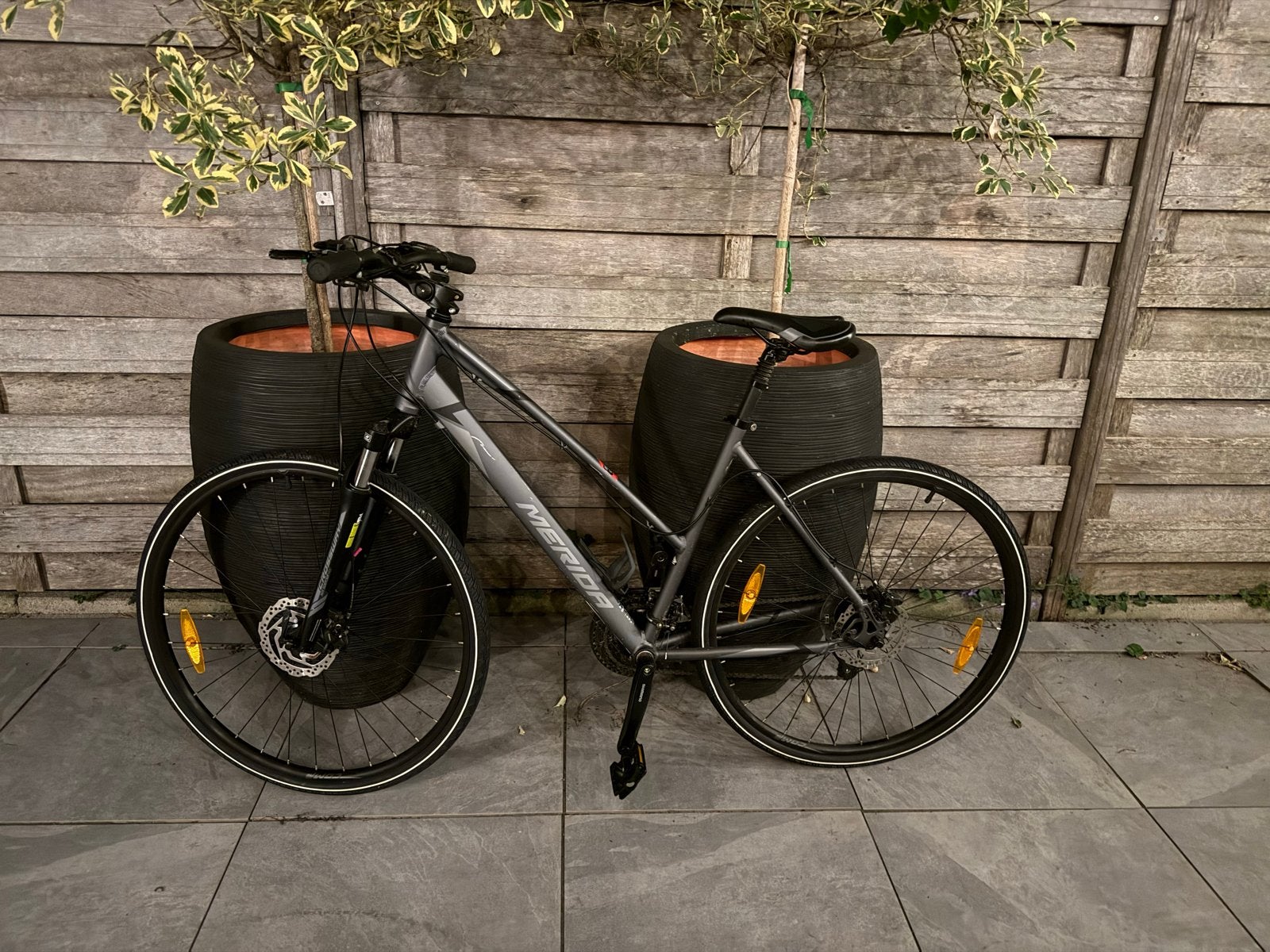 Merida Crossway 40 54CM Grijs/Zwart Damesfiets 2021, 53 tot 56 cm, Versnellingen, Zo goed als nieuw, Schijfrem