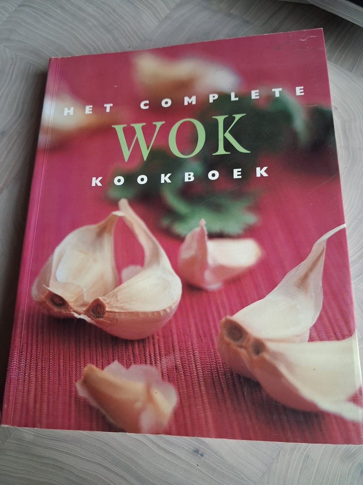 Het Complete Wok Kookboek - 304 pagina's, Boeken, Azië en Oosters, Juliet Rogers, Hoofdgerechten, Ophalen