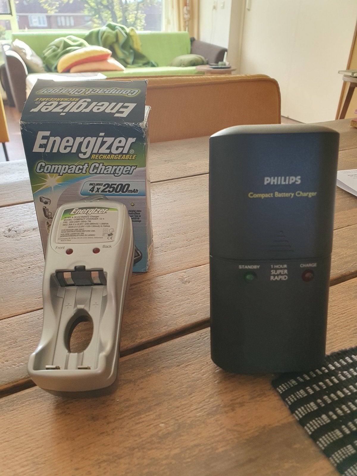2 batterij opladers: 1 van Philips en 1 Energizer, Ophalen of Verzenden, Zo goed als nieuw