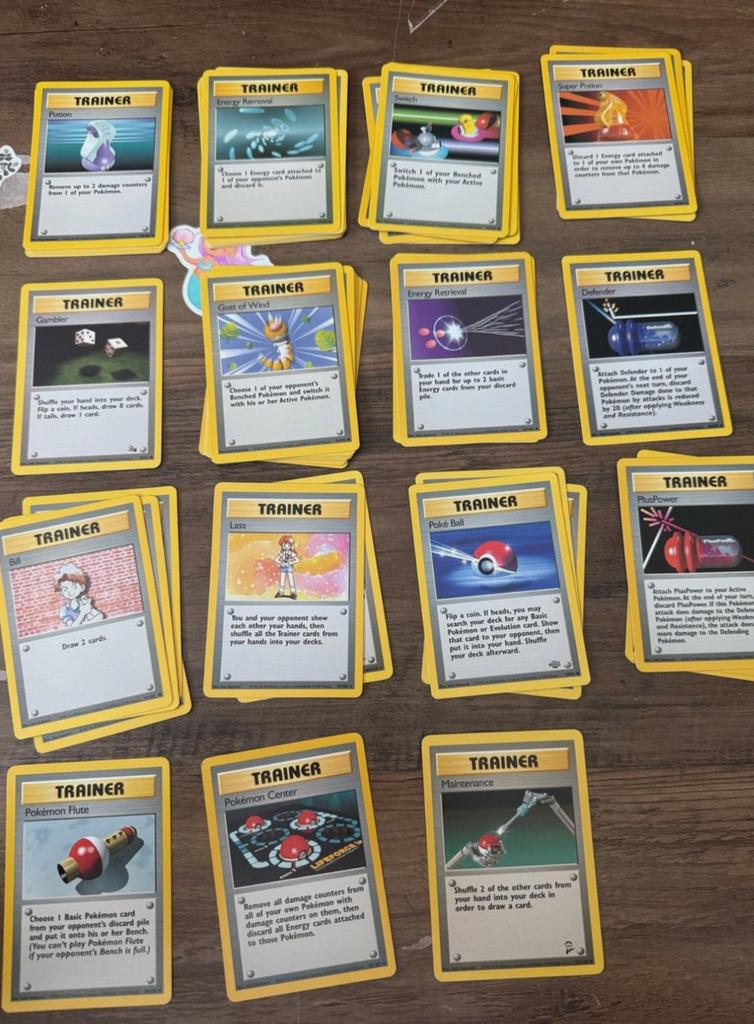 GEZOCHT: Pokemon WOTC 1999 Trainers voor mijn deck., Ophalen of Verzenden, Zo goed als nieuw, Speeldeck