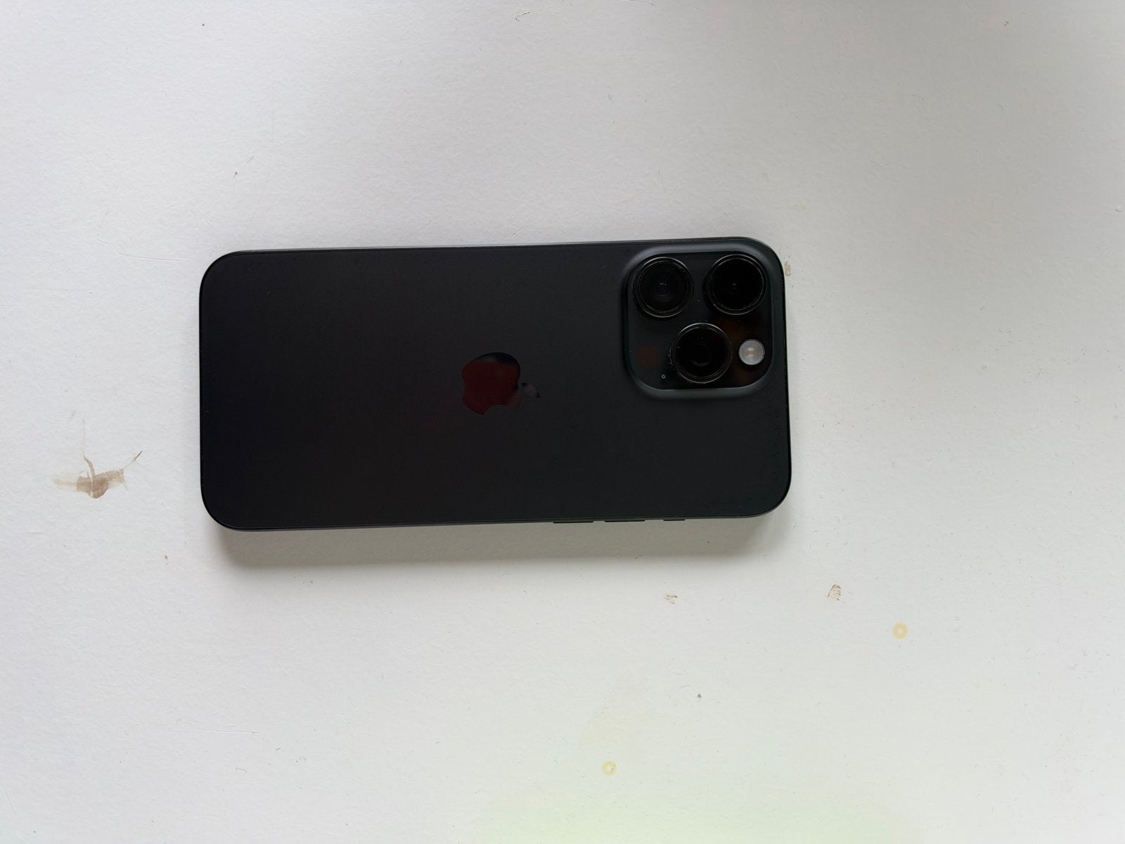 Foto 7 van iPhone 15 Pro Max Titanium Zwart 256GB - Goede staat