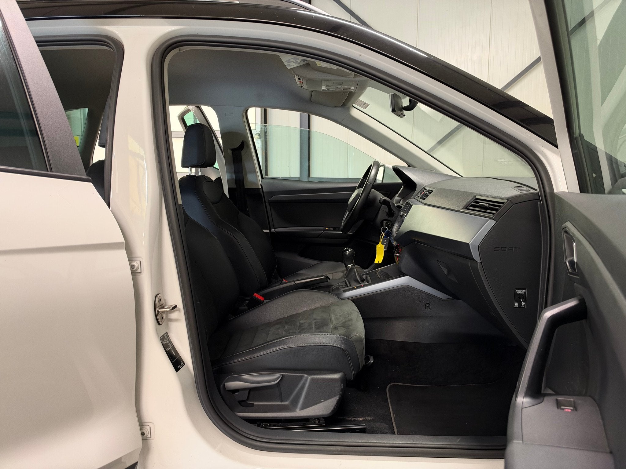 Seat Arona 1.0 TSI | Style Business Intense+ | Airco | Navi, Auto's, Voorwielaandrijving, Gebruikt, 1064 kg, Alcantara