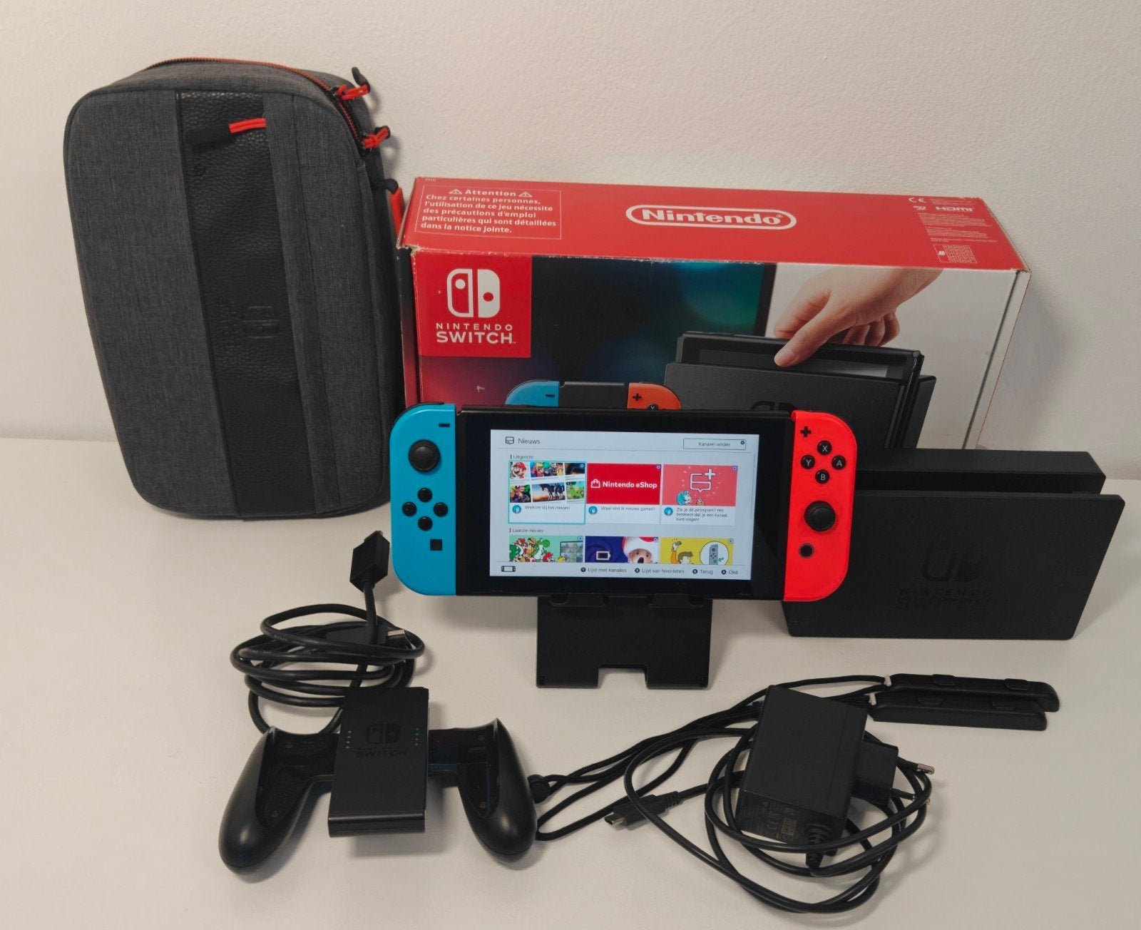 Nintendo Switch met Joy-Cons en accessoires, 11-1 Hokotate-cho, Kamitoba, Minami-ku, Kyoto 601-8501, Japan, Ophalen of Verzenden