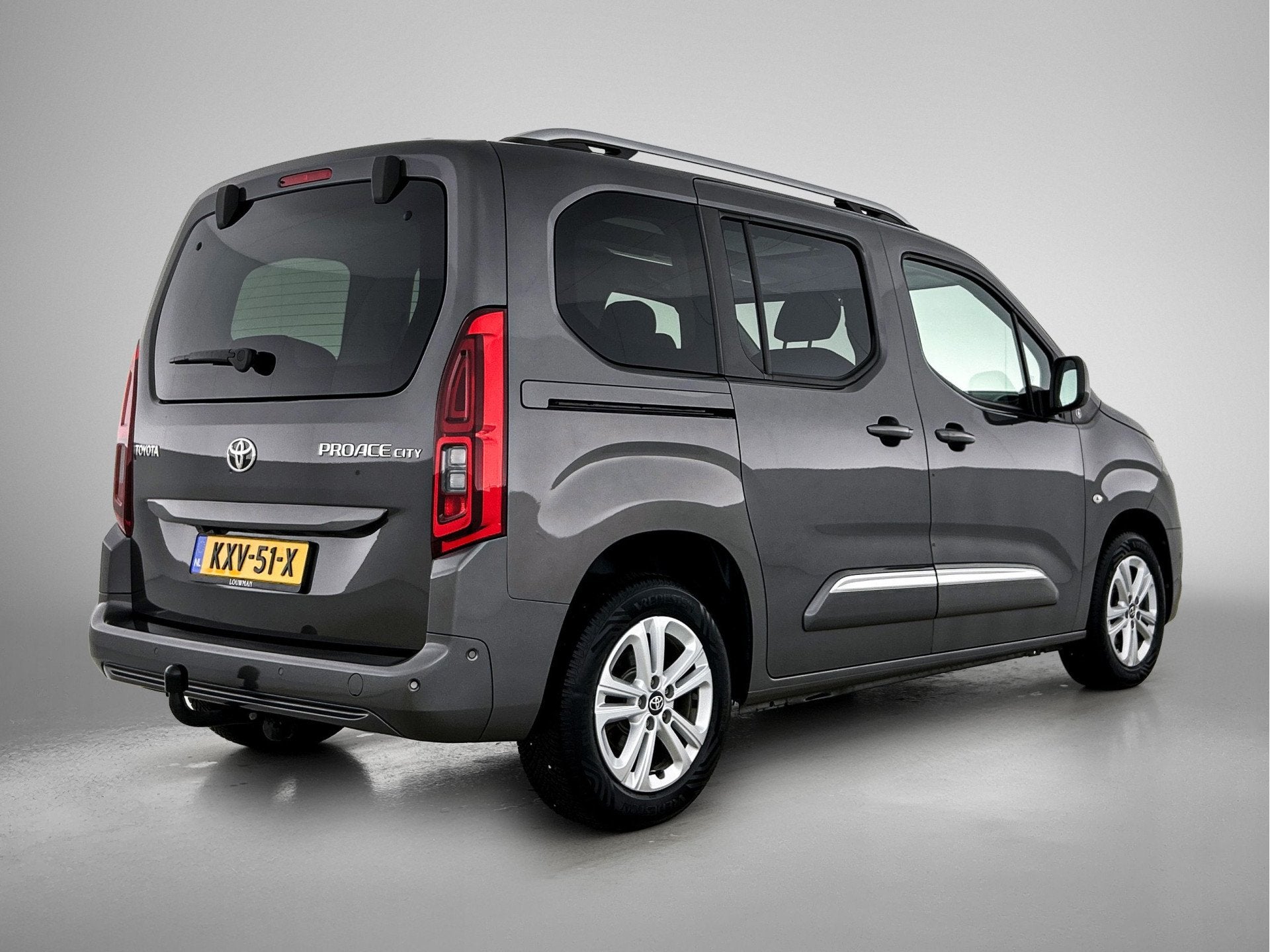 Toyota PROACE CITY Verso 1.2 Turbo Dynamic | Trekhaak | Pano, Auto's, Voorwielaandrijving, Stof, Gebruikt, Bedrijf