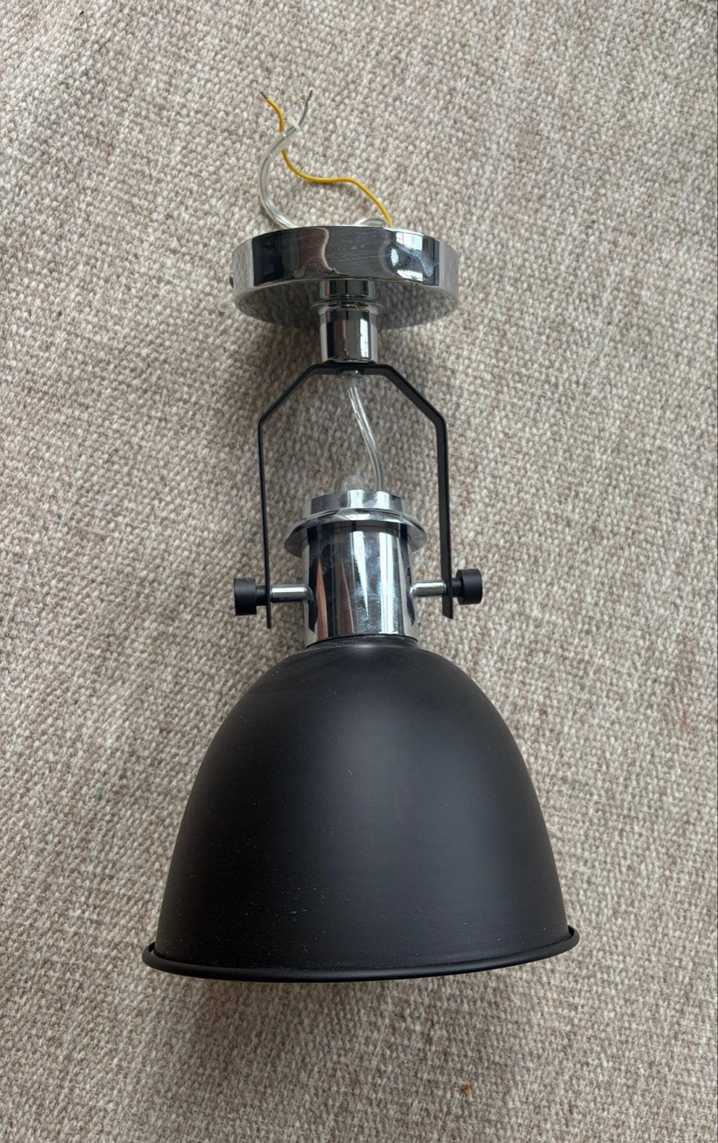 Zwarte hanglamp Karwei - Zo goed als nieuw, Huis en Inrichting, Lampen | Hanglampen, Ophalen of Verzenden, Zo goed als nieuw, Metaal
