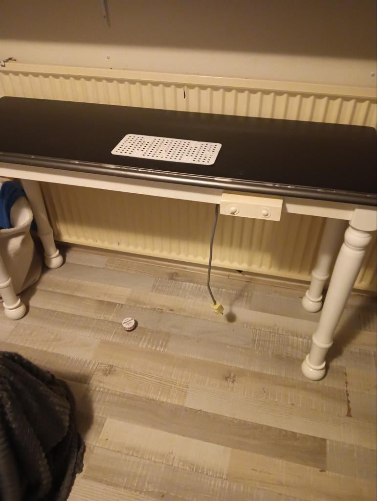 Nagel tafel met afzuiging, Gebruikt, 100 tot 150 cm, Ophalen of Verzenden, 25 tot 50 cm