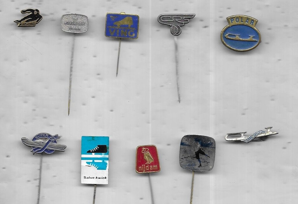 10 X SCHAATSEN SPORT SPELDEN VERSCHILLENDE OOK LOS TE KOOP, Verzamelen, Speldjes, Pins en Buttons, Ophalen of Verzenden, Gebruikt