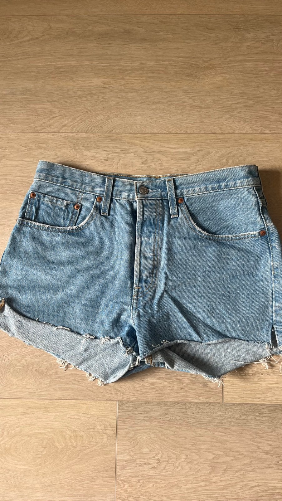 Levi 501 jeams short nieiw W30, Verzenden, Nieuw, Blauw, W30 - W32 (confectie 38/40)