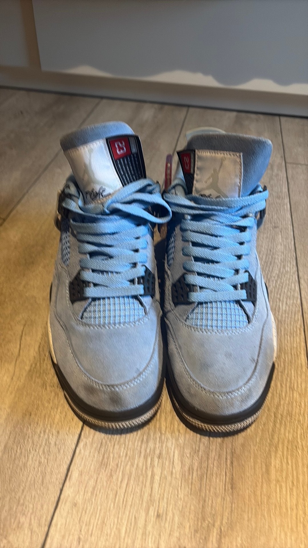 Jordan 4 universal blue, Ophalen of Verzenden, Zo goed als nieuw, Schoenen