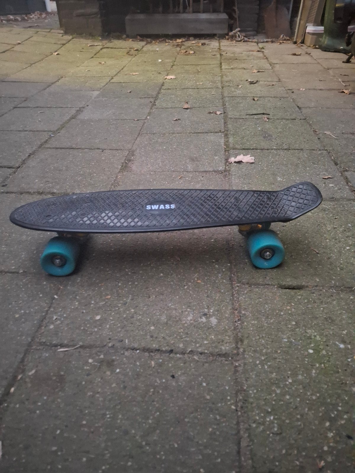 Swass Vinyl Cruiser Skateboard met nieuwe wielen, Sport en Fitness, Ophalen, Gebruikt, Skateboard