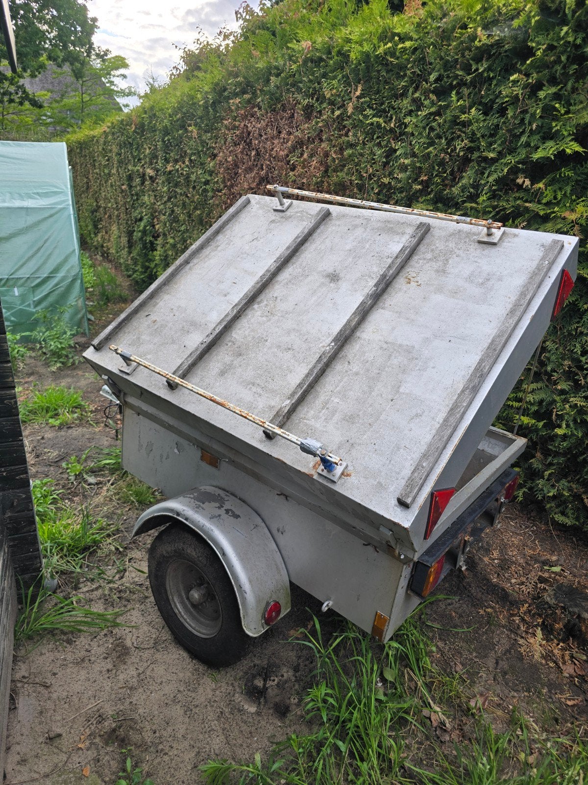 Compacte aanhanger met deksel en reservewiel, Ophalen of Verzenden, Gebruikt