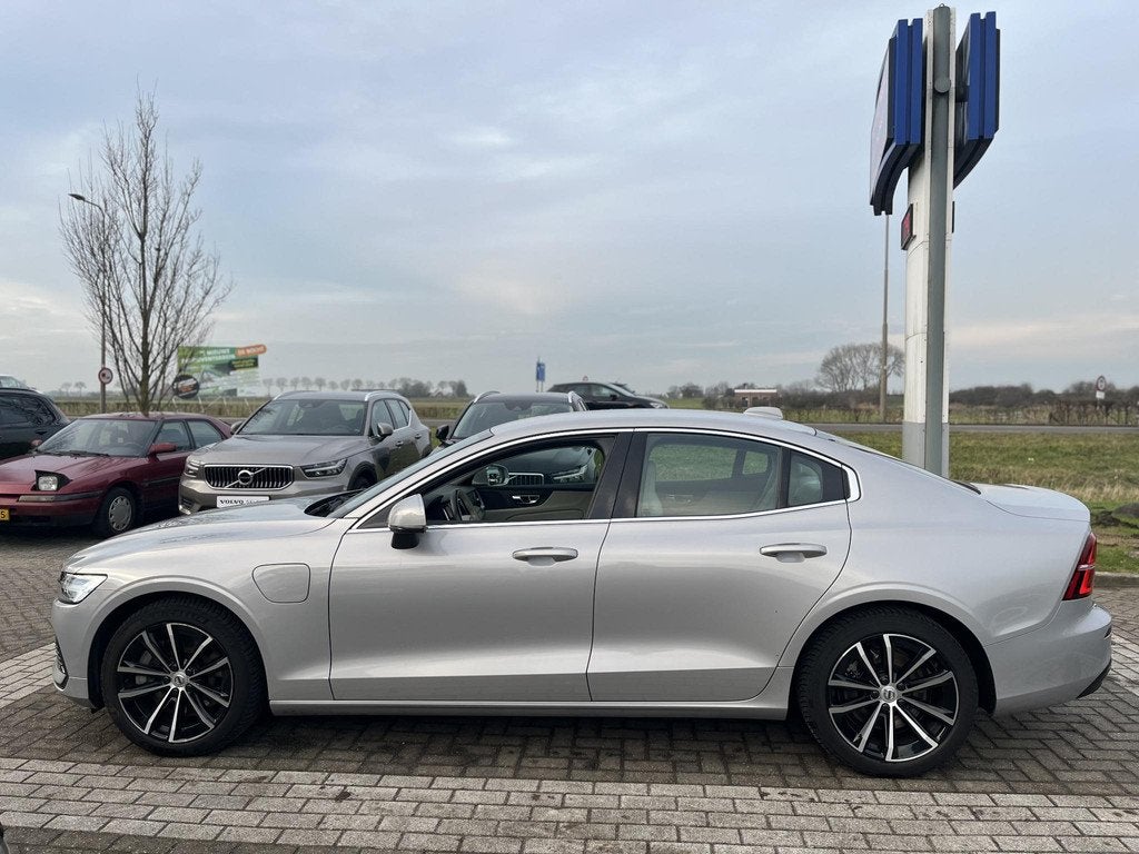 Volvo S60 Recharge T6 AWD Core | 18 Inch Velgen | Keyless En, Auto's, Volvo, Automaat, 12 maanden, Stof, Gebruikt