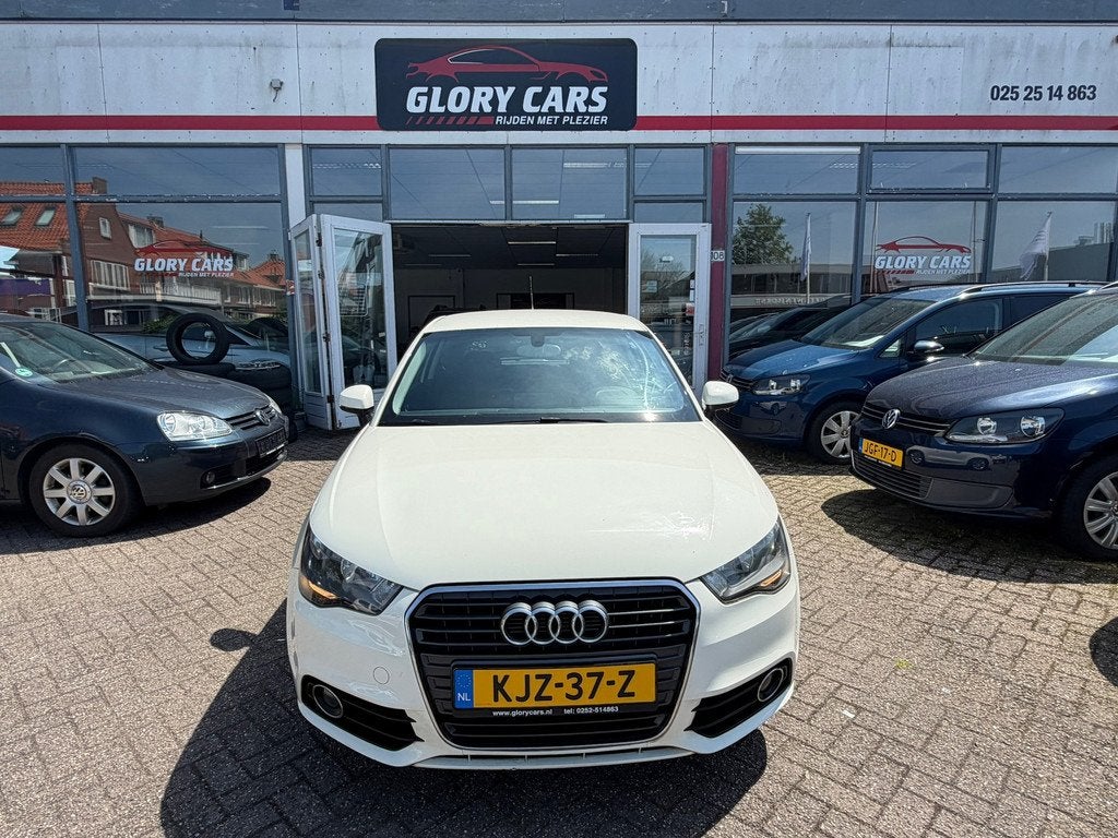 Audi A1 1.2 TFSI Attraction NAVI-CRUISE-BLUETOOTH, Auto's, Audi, Voorwielaandrijving, Euro 5, Zwart, 4 cilinders