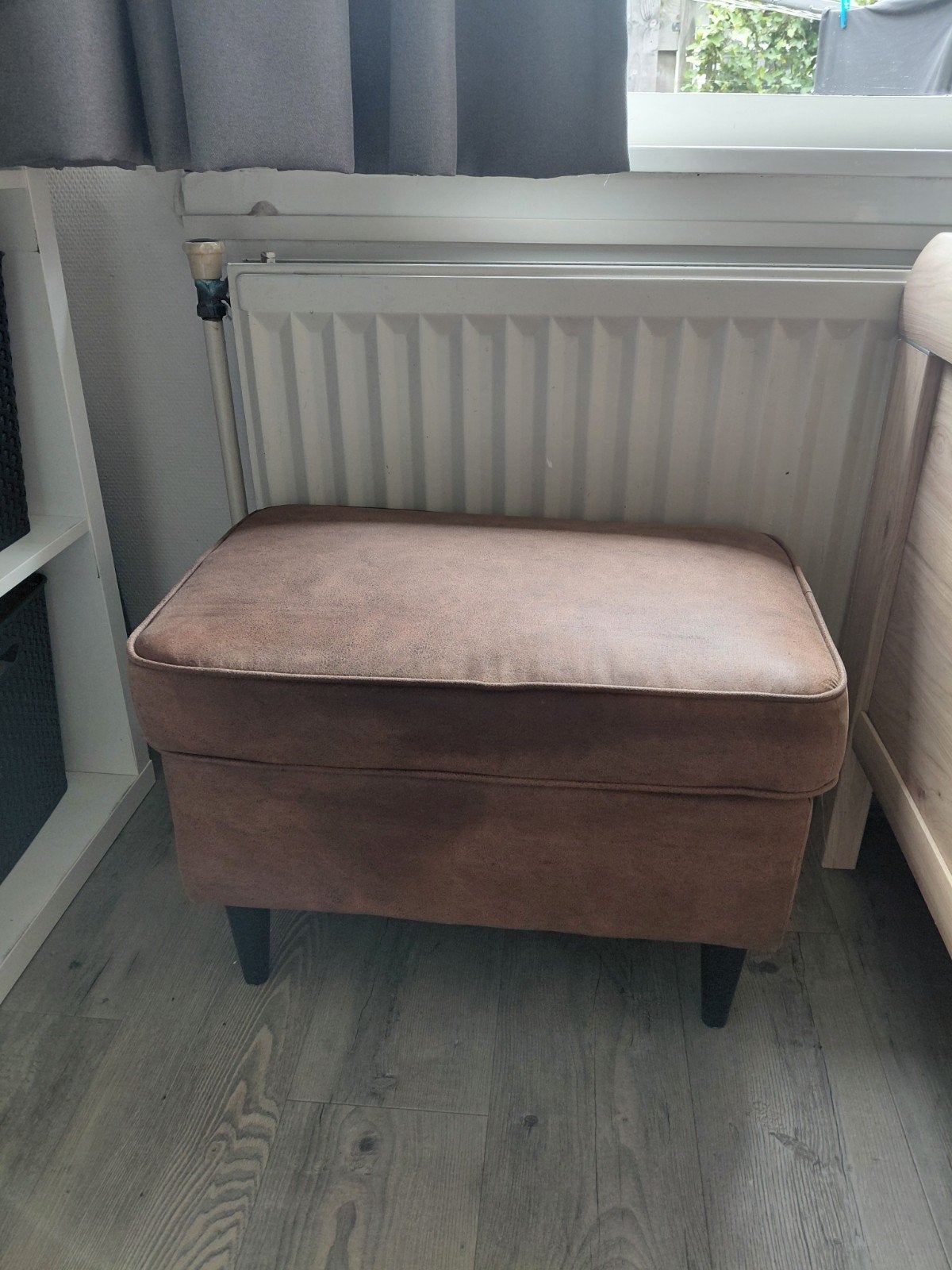 Voetenbank, hocker Ikea strandmon, Ophalen, 75 tot 100 cm, Zo goed als nieuw, Leer
