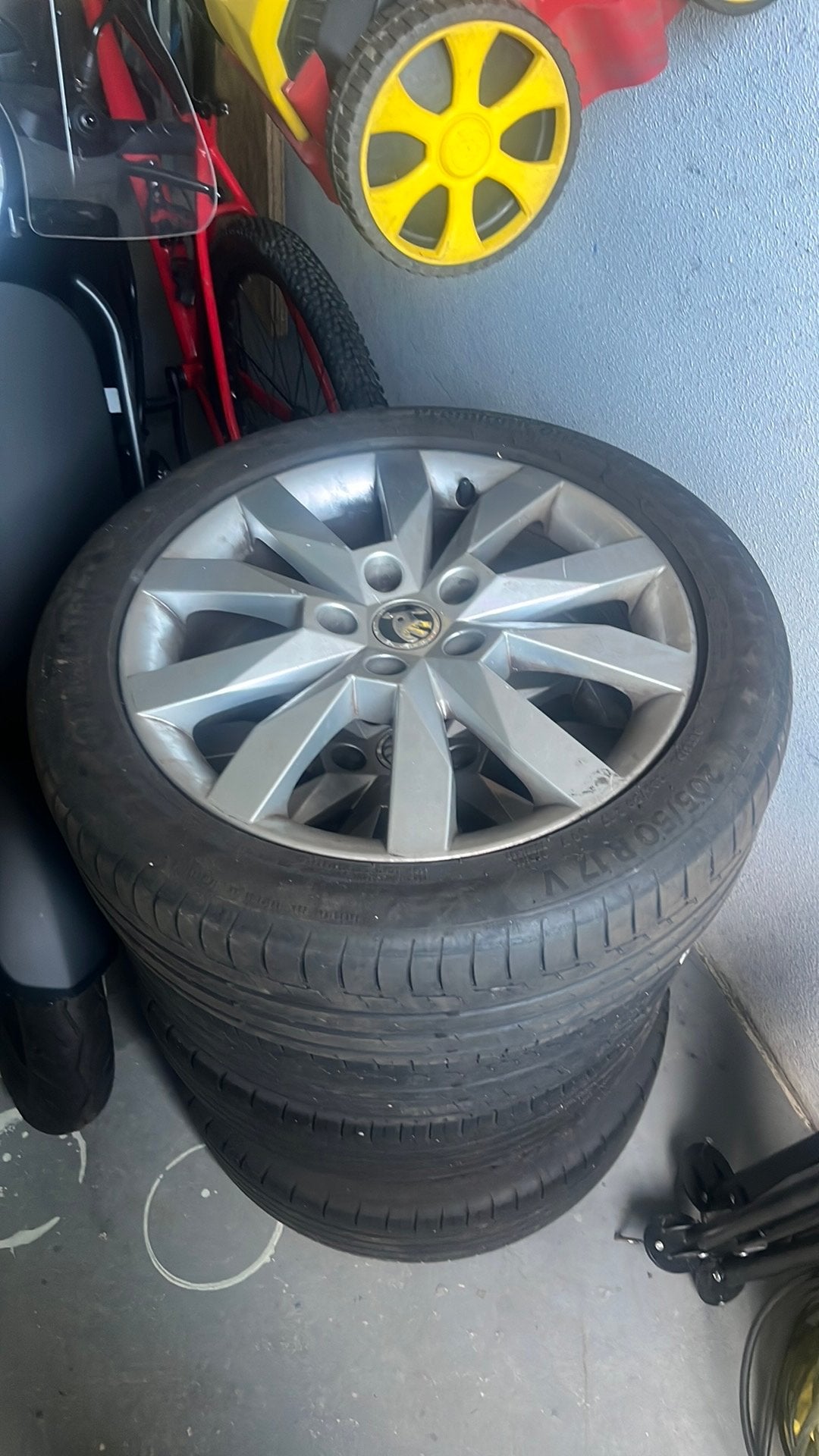 Skoda octavia velgens met band, Verzenden, 17 inch, 205 mm, Band(en)
